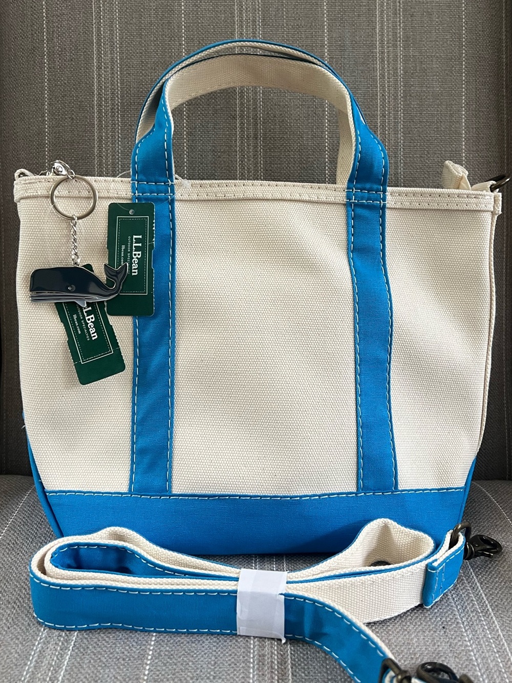 🤐NWT LL Bean ZIPPERed INTERNATIONAL Small Shoulder Strap Tote - FREE  BAG CHARM